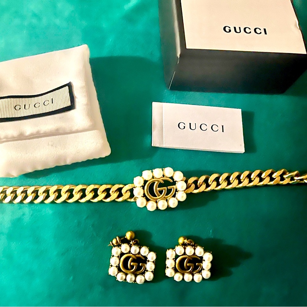 Nice jewelry set .. no longer use